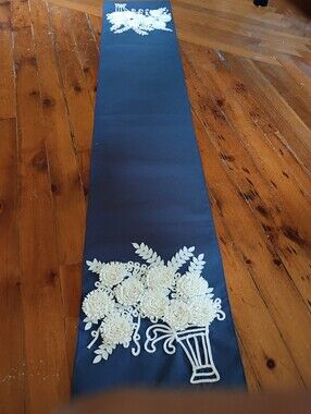 TABLE RUNNER RAISED FLOWERS DESIGN UNIQUE ELEGANT